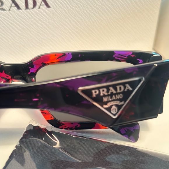 Prada sunglasses - Picture 5 of 9